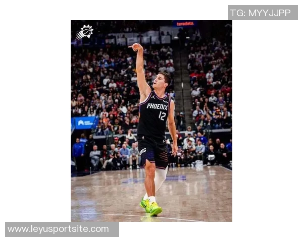 布克盛赞吉莱斯皮为纯粹篮球手称其内心深处是赢家 布克盛赞吉莱斯皮为纯粹篮球手称其内心深处是赢家