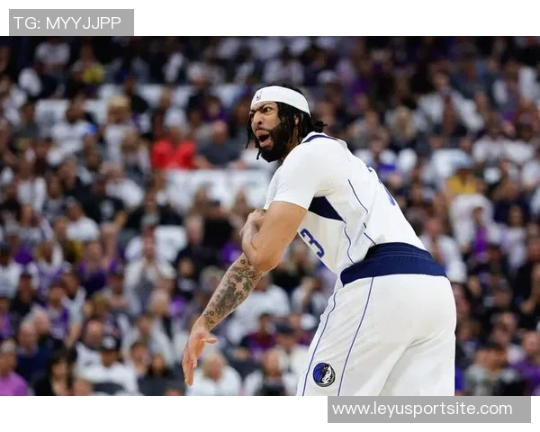 贝弗利称独行侠争冠潜力巨大双中锋阵容提升防守表现 贝弗利称独行侠争冠潜力巨大双中锋阵容提升防守表现