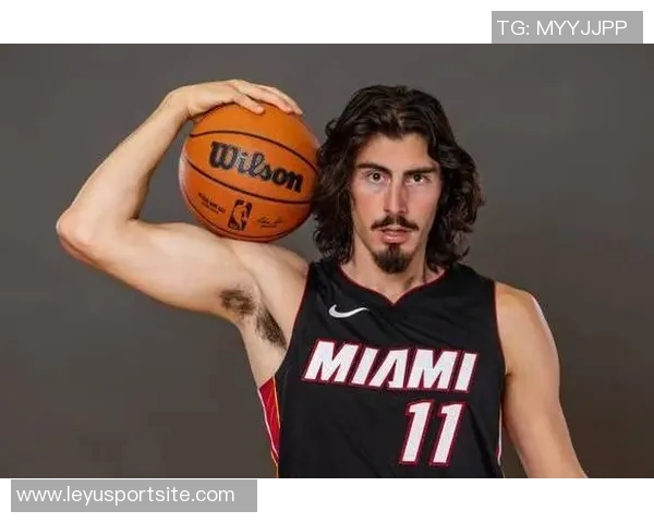 小海梅哈克斯冲击最佳第六人热火本赛季风格更为激进 小海梅哈克斯冲击最佳第六人热火本赛季风格更为激进